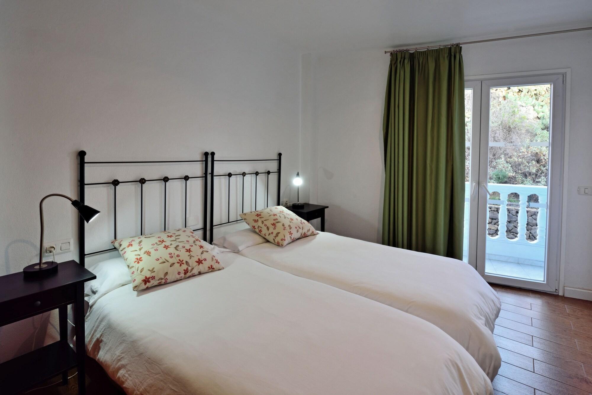 Apartamentos Adjovimar Los Llanos De Aridane Luaran gambar