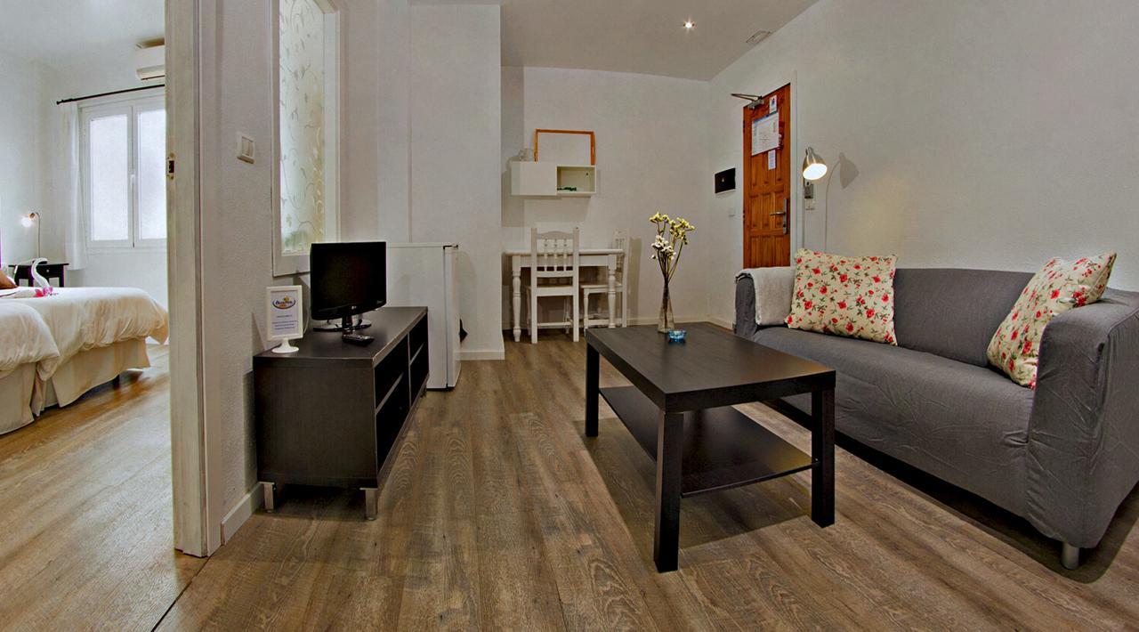 Apartamentos Adjovimar Los Llanos De Aridane Luaran gambar