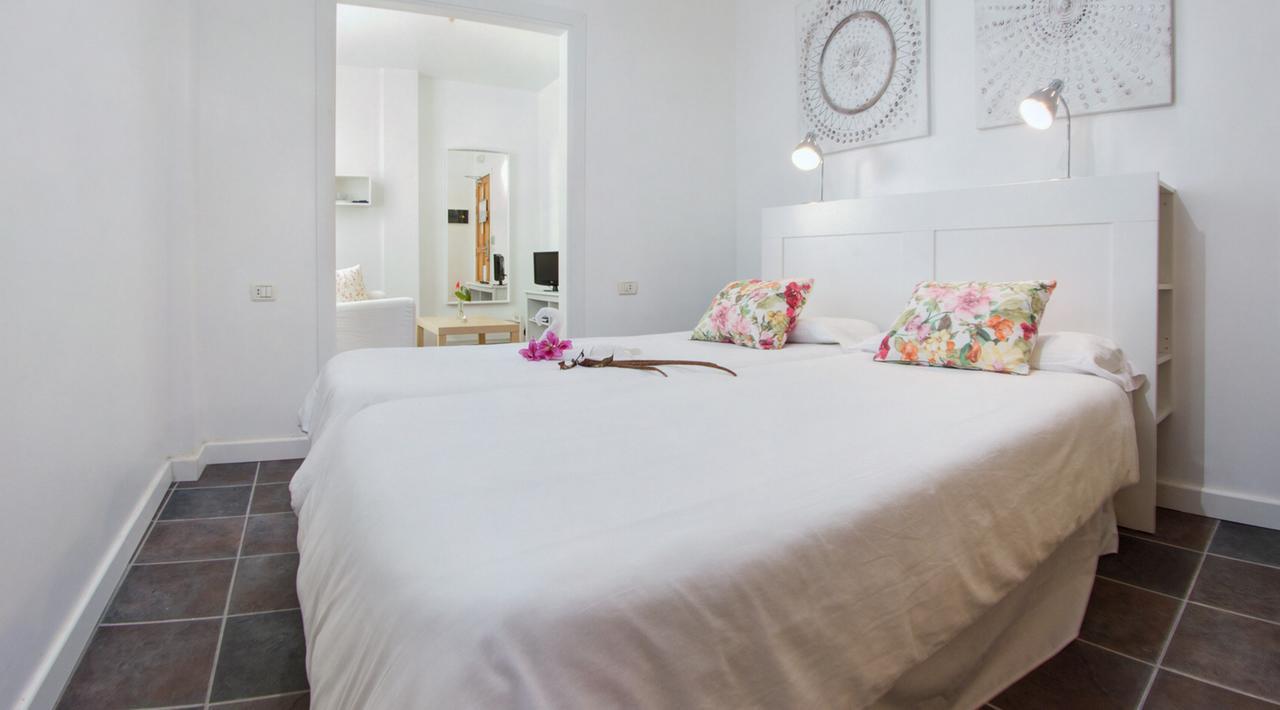 Apartamentos Adjovimar Los Llanos De Aridane Luaran gambar