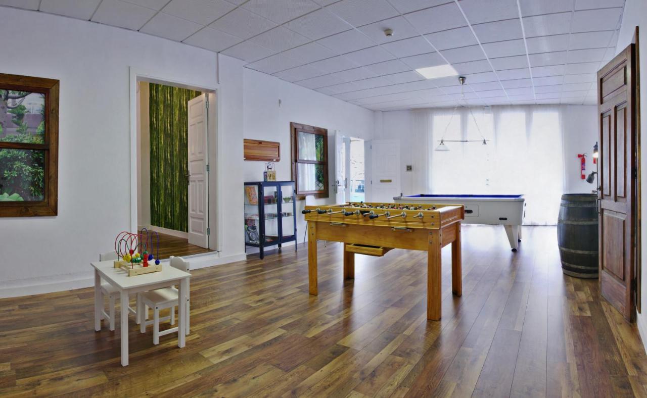 Apartamentos Adjovimar Los Llanos De Aridane Luaran gambar